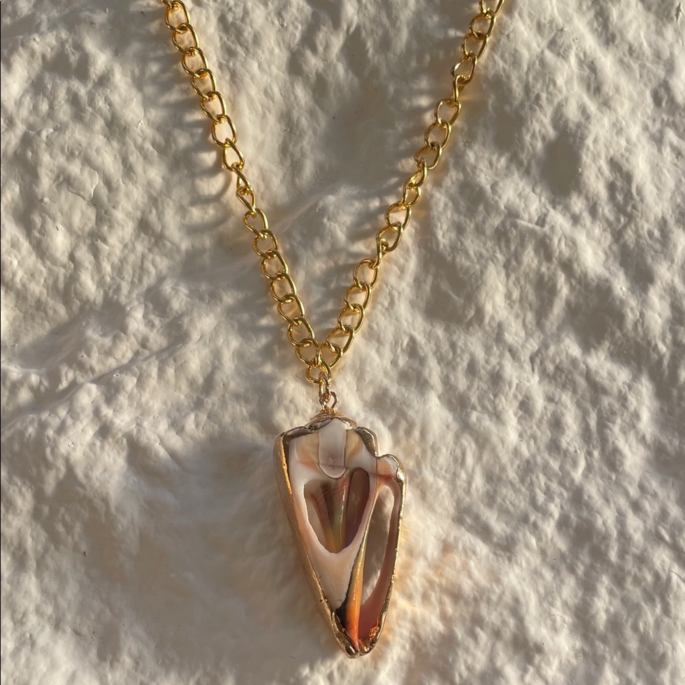 Gold Chain Necklace with Hawaiian Shell Pendant